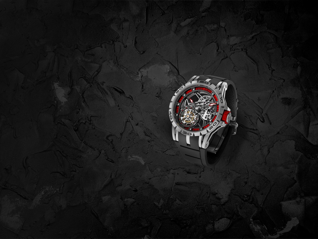 Roger Dubuis Excalibur Spider: i nuovi modelli in blu e rosso, le foto