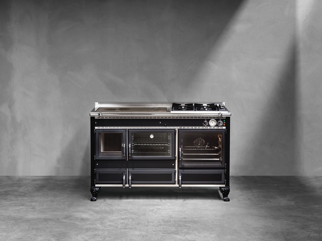 J.Corradi cucine: il nuovo modello Rustica per cucinare e riscaldare la casa, le foto