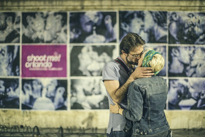 Shoot Me!, foto di baci per commemorare le vittime di Orlando