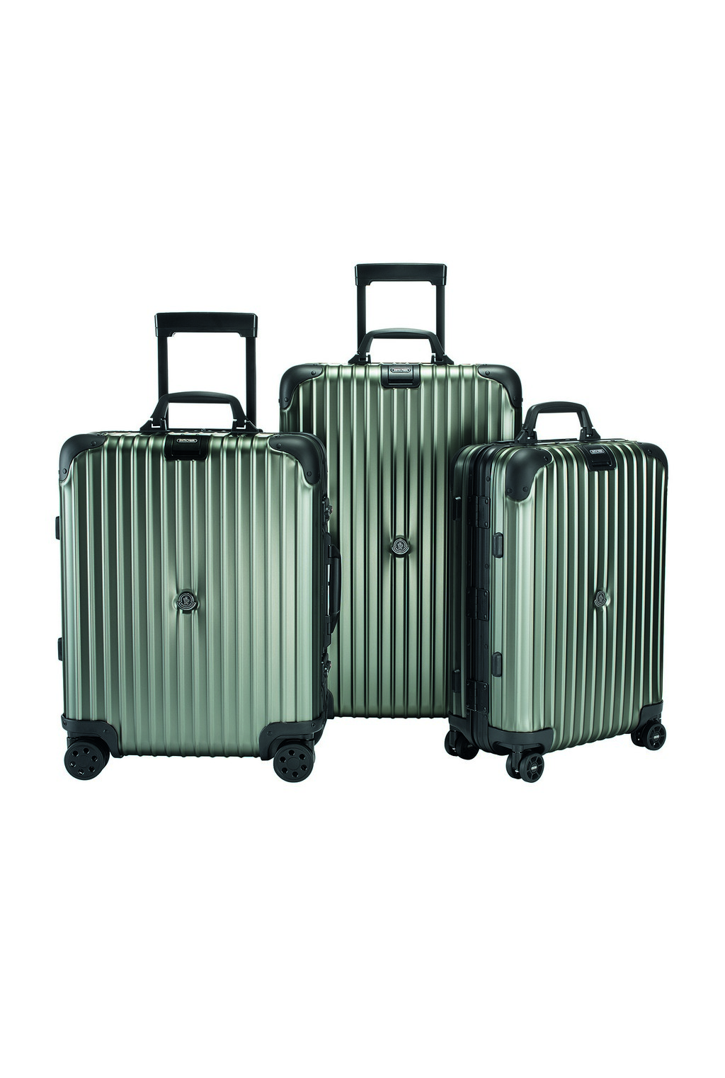 Moncler Rimowa: la nuova versione del Cabin Luggage, le foto