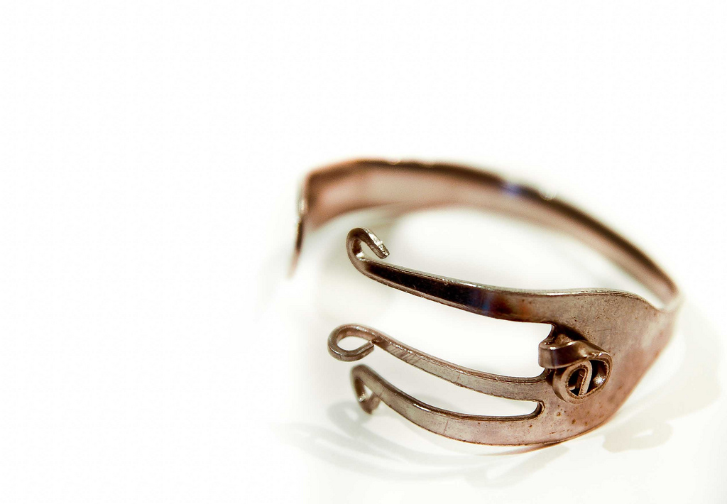 bracciale con una forchetta