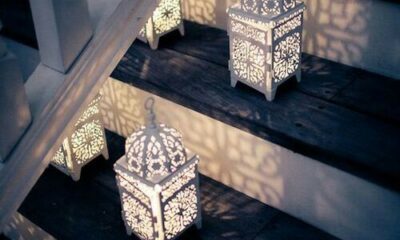 Decorare il gazebo, con luci appoggiate al pavimento o appese