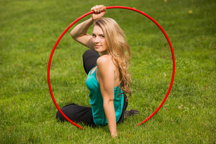 Fitness: addominali e gambe in forma con l&#8217;hula hoop