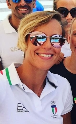 Celebrity Style 2016: Federica Pellegrini indossa gli occhiali da sole Saraghina