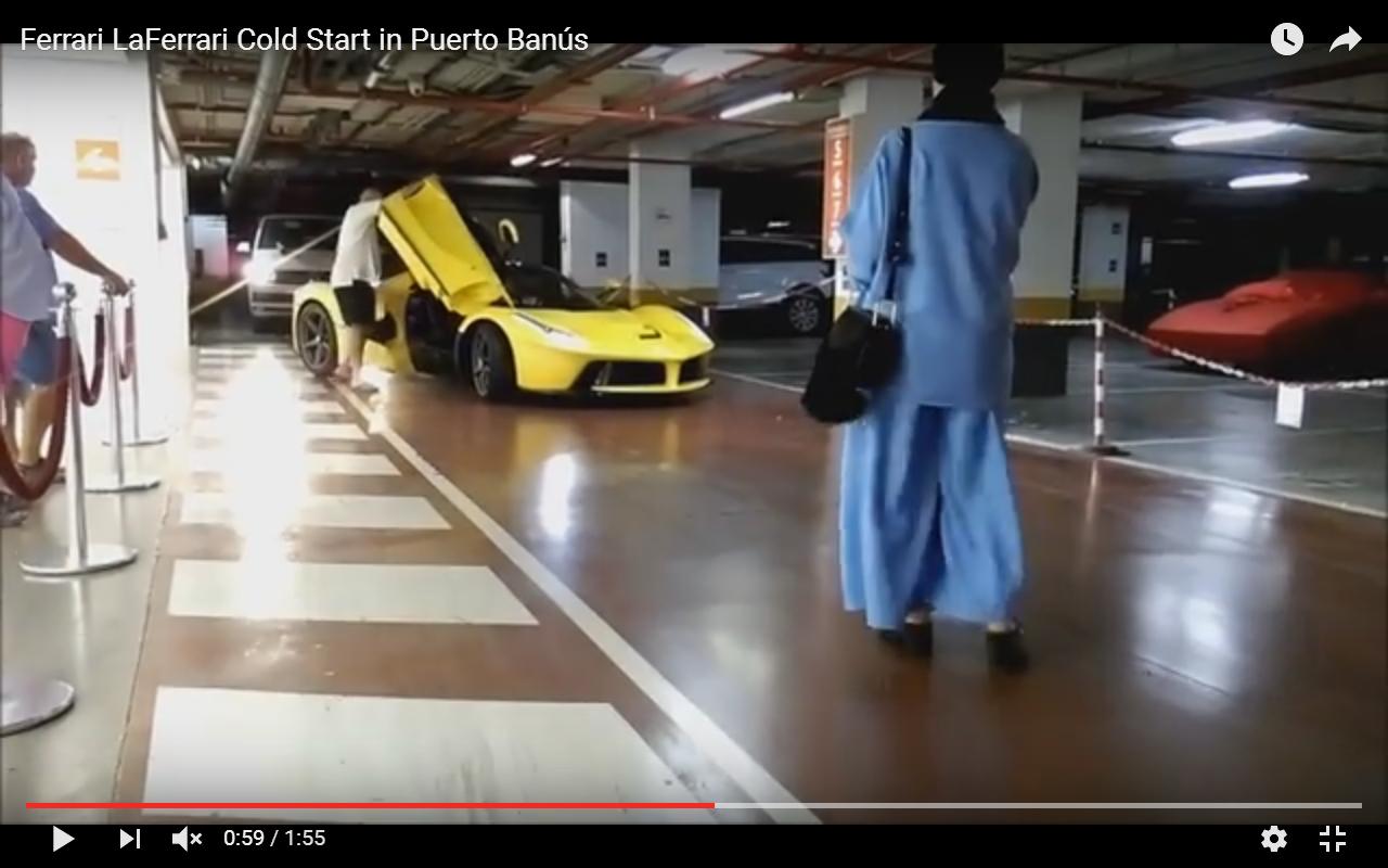 Ferrari LaFerrari esce dal garage a Puerto Banus [Video]