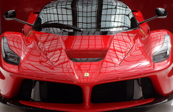 Ferrari LaFerrari sulla pista di Spa-Francorchamps [Video]