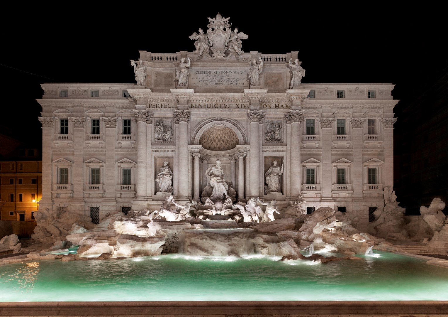 Fendi 90 Anniversario: la sfilata evento presso l&#8217;iconica Fontana di Trevi a Roma