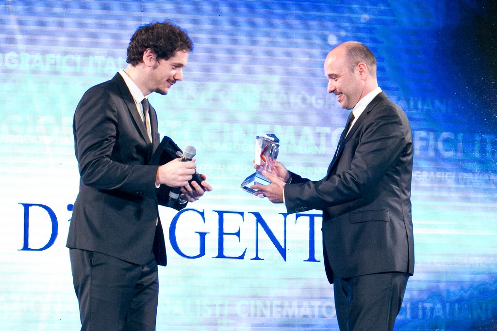 Nastri d&#8217;Argento 2016: Hamilton ha premiato Gabriele Mainetti per “Lo chiamavano Jeeg Robot”, le foto