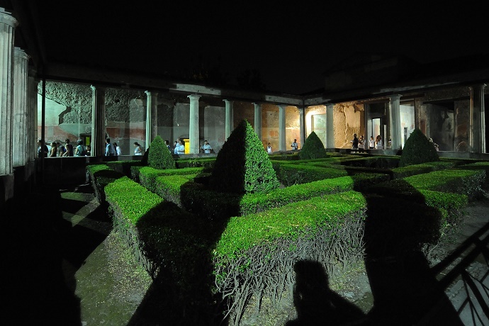 Campania by night, visite serali ai siti archeologici