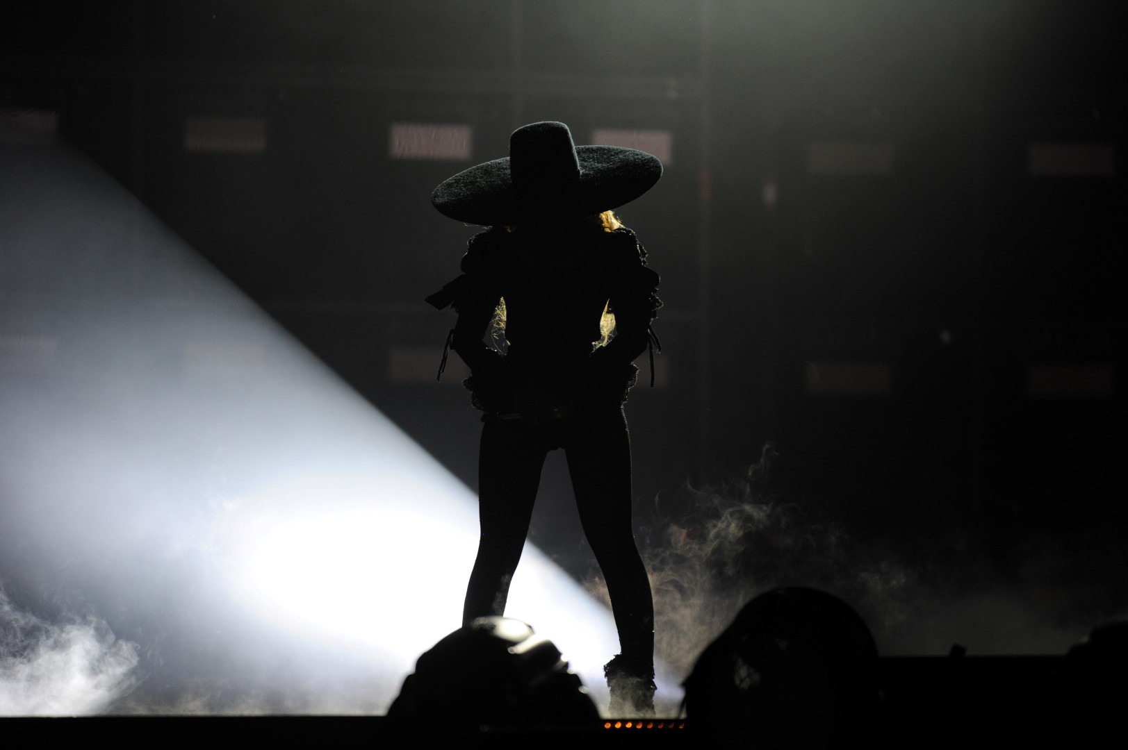 Beyoncé Formation World Tour 2016 Milano: la cantante apre lo show con un look speciale di Dsquared2