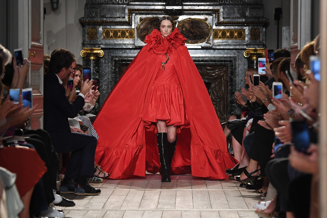 Valentino collezione Haute Couture autunno inverno 2016 2017: l&#8217;era elisabettiana