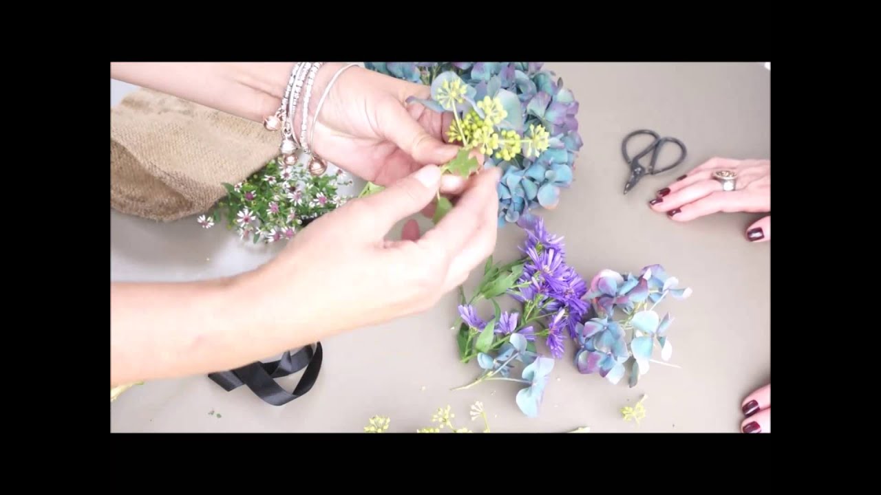 Come realizzare una collana di fiori freschi