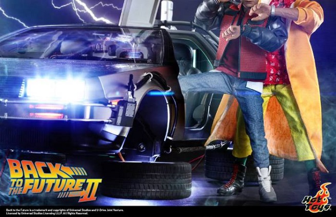 San Diego Comic-con 2016: l&#8217;action doll di Hot Toys di Emmett Doc Brown da Ritorno al Futuro II