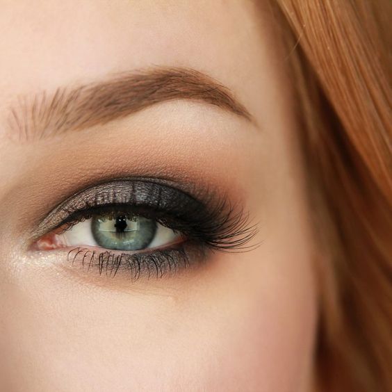 Smokey eyes estate 2016: i colori moda per il trucco occhi estivo