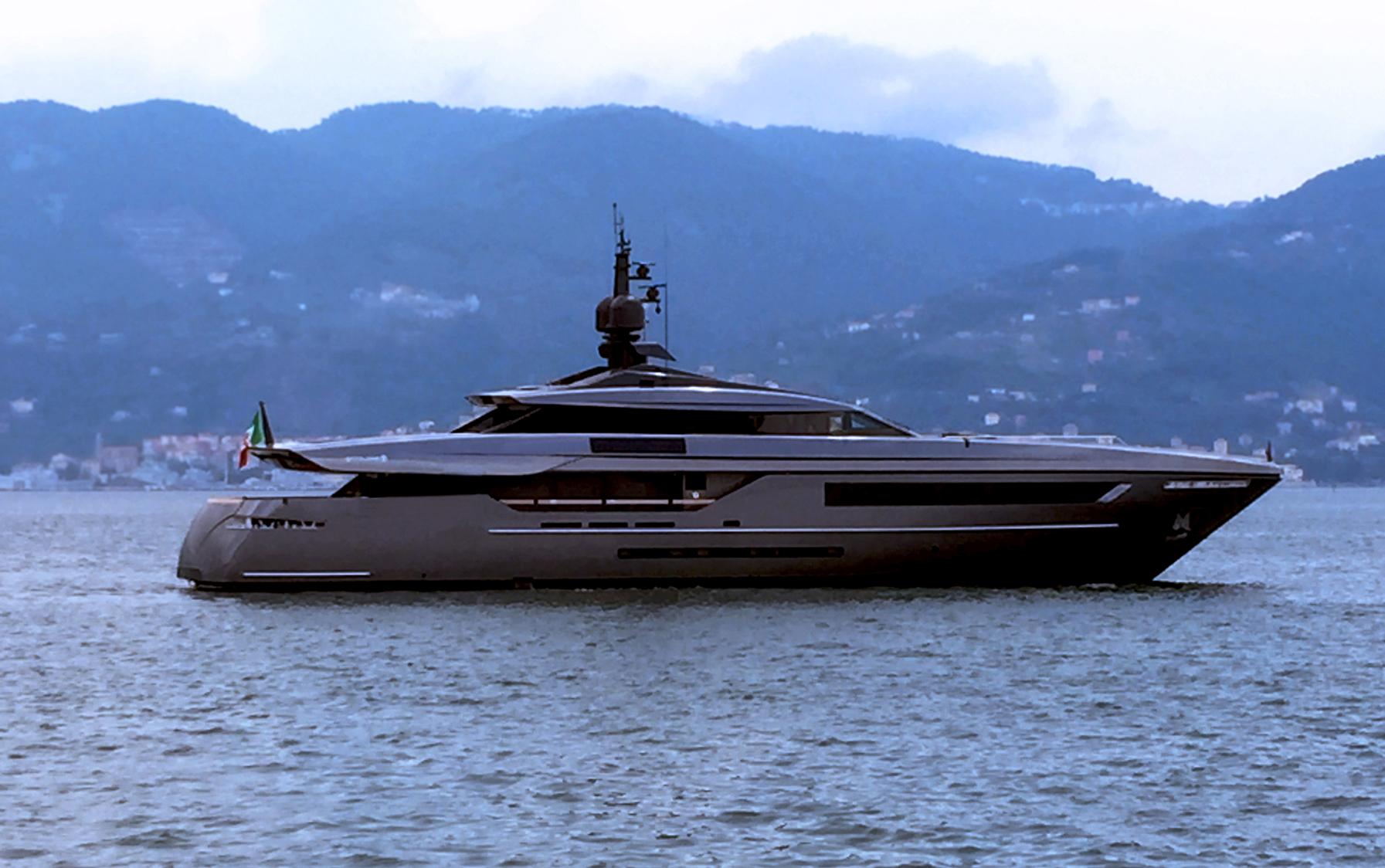 Baglietto con due yacht di lusso in anteprima in Costa Azzurra