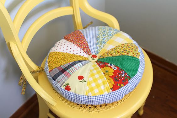 Cuscini fai da te per le sedie di patchwork