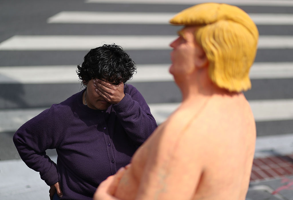 Le statue di Donald Trump nud0