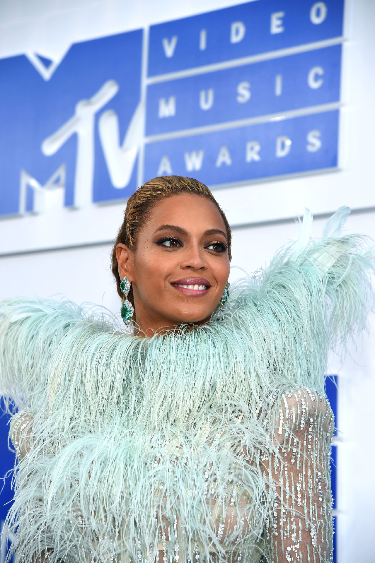 MTV Video Music Awards 2016: vince Beyoncé, tutti i look sul red carpet, le foto