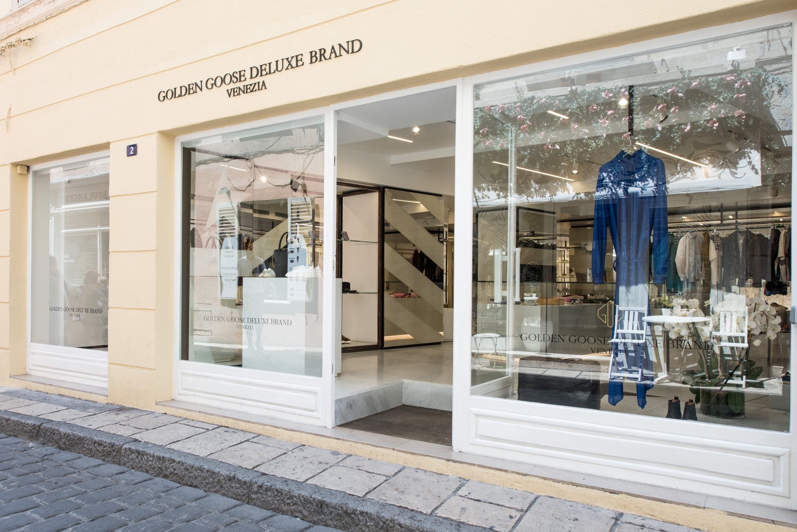 Golden Goose Deluxe Brand Francia: aperta la nuova boutique a Saint Tropez