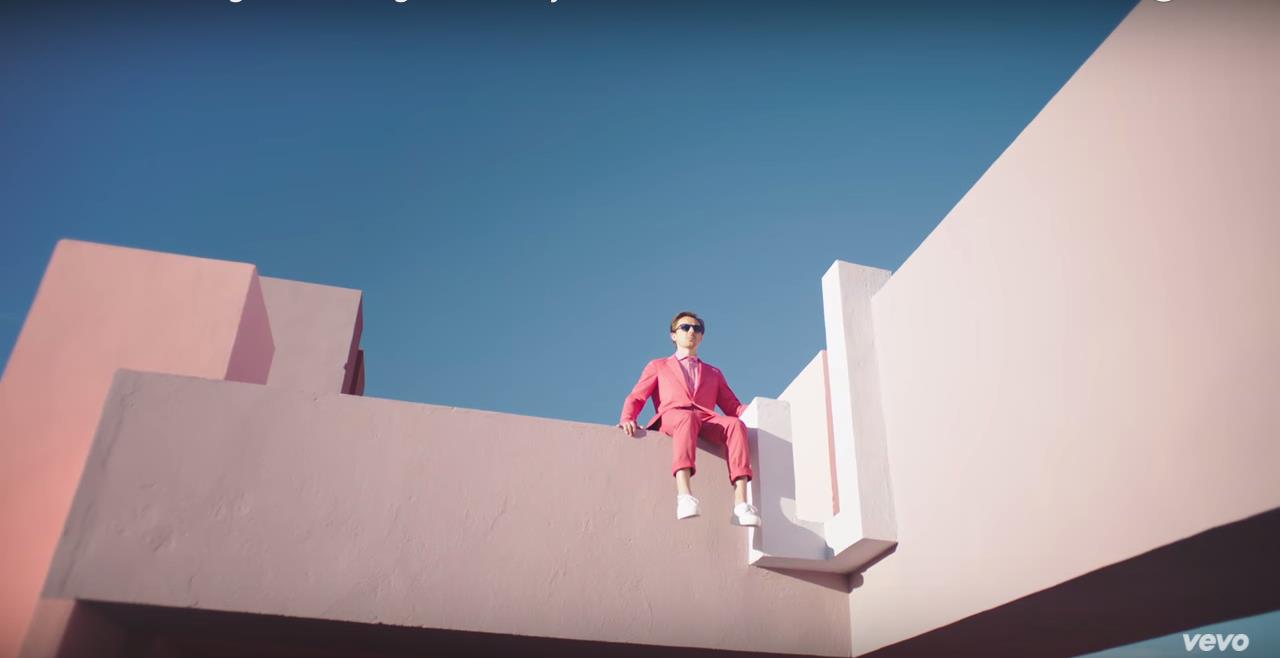 Martin Solveig Do It Right video: il cantante indossa Tommy Hilfiger Tailored