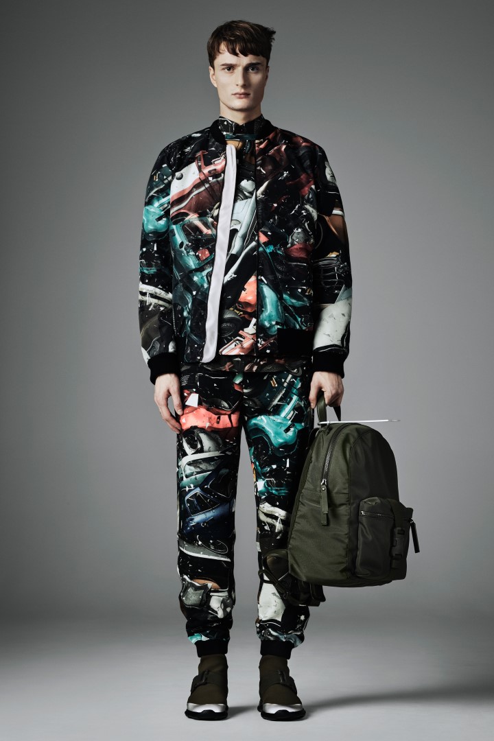 Christopher Kane collezione uomo autunno inverno 2016 2017: lo streetwear dai volumi giapponesi