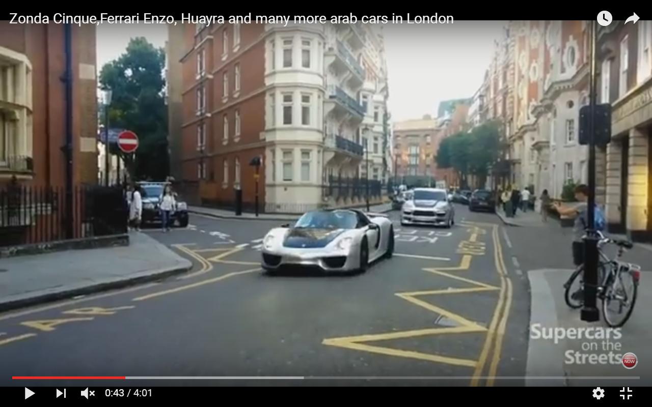 Auto sportive con targa araba a Londra [Video]
