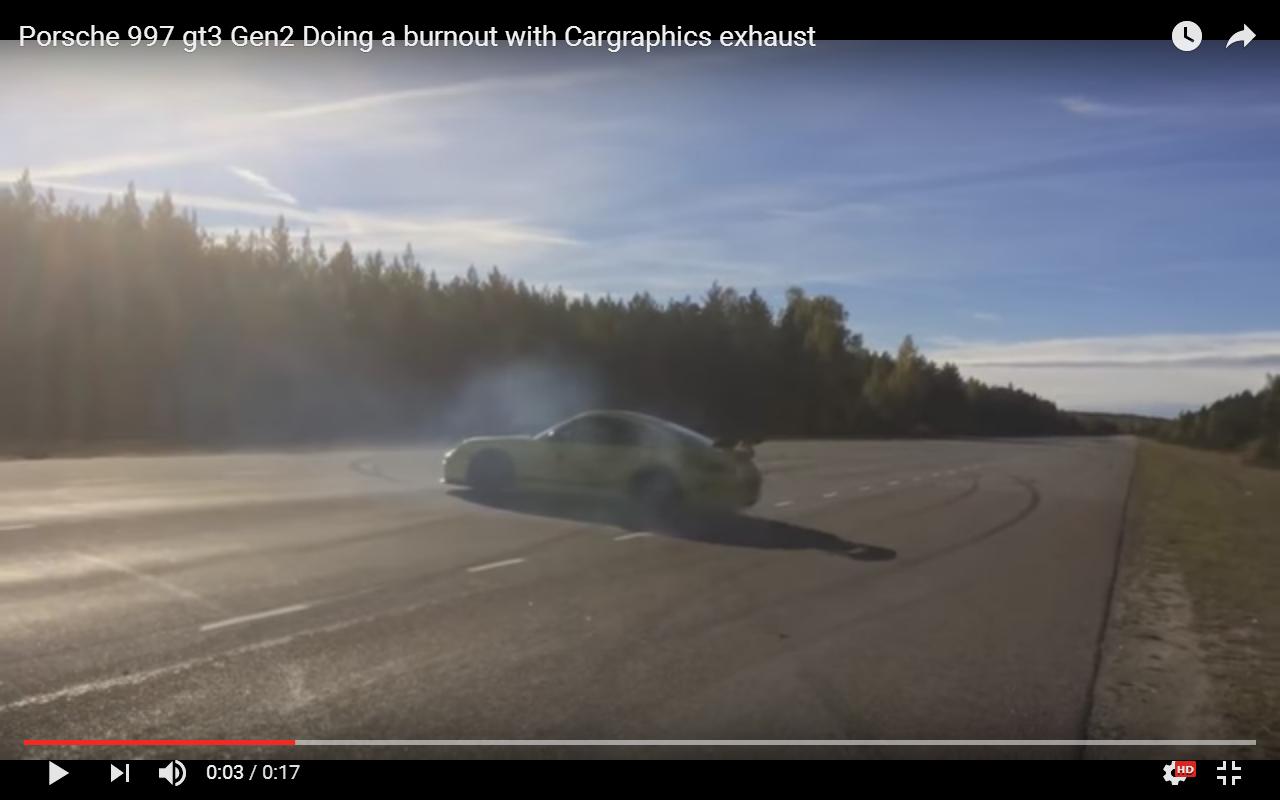Burnout spettacolari con la Porsche 911 GT3 [Video]