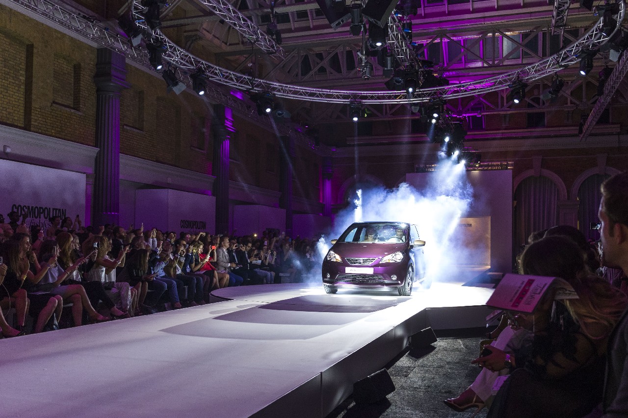 SEAT Mii by Cosmopolitan: debutto in passerella al #FashFest di Londra, video e foto