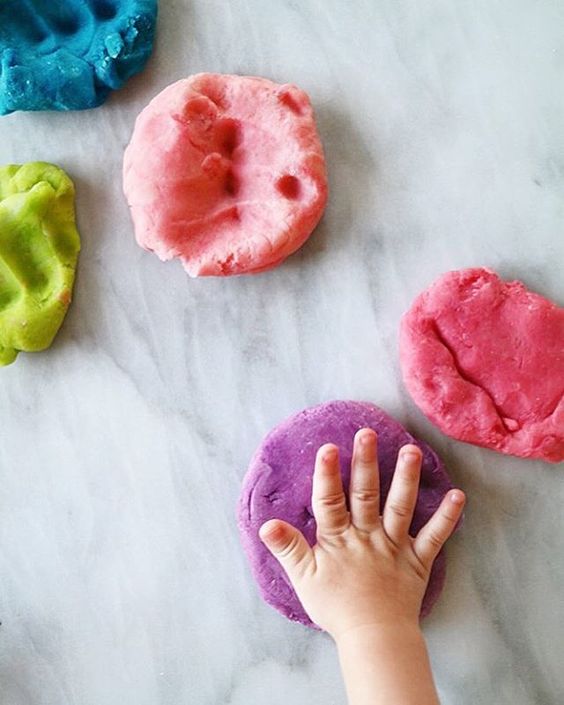 Come colorare l’impasto di pasta di sale con gli acquerelli