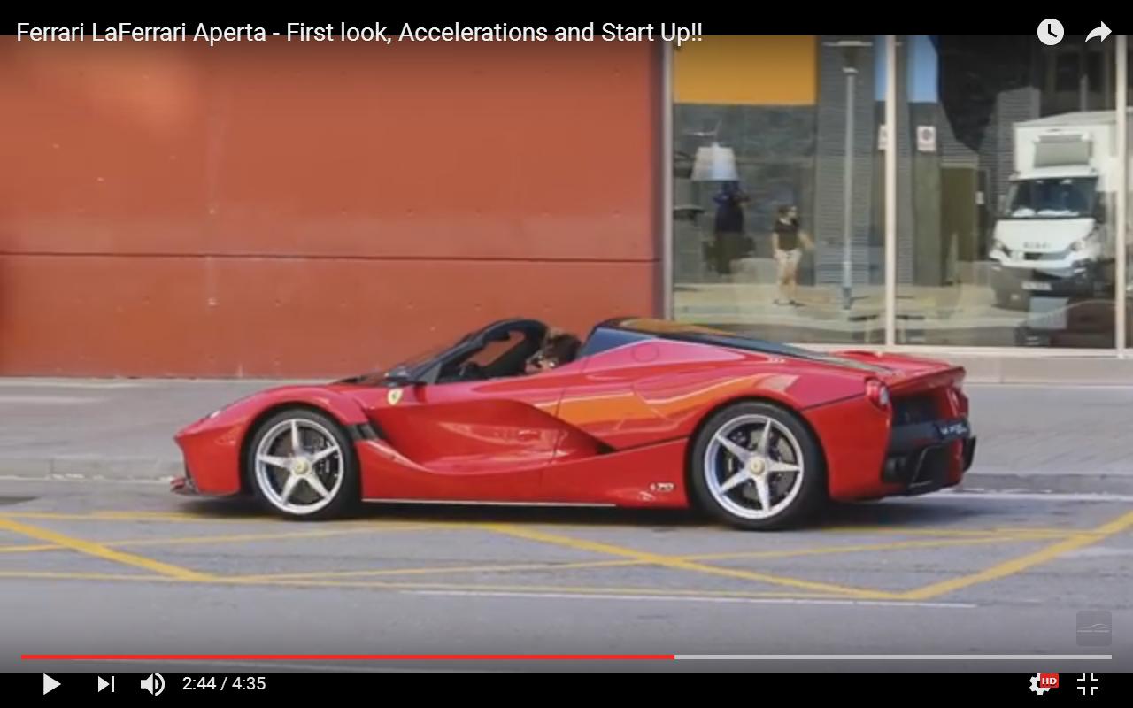 Ferrari LaFerrari Aperta sulle strade di Barcellona [Video]