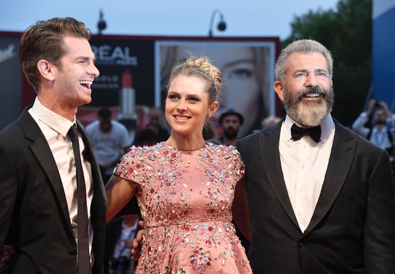 Festival Cinema Venezia 2016: il red carpet di Hacksaw Ridge con Mel Gibson, Andrew Garfield e Vince Vaughn