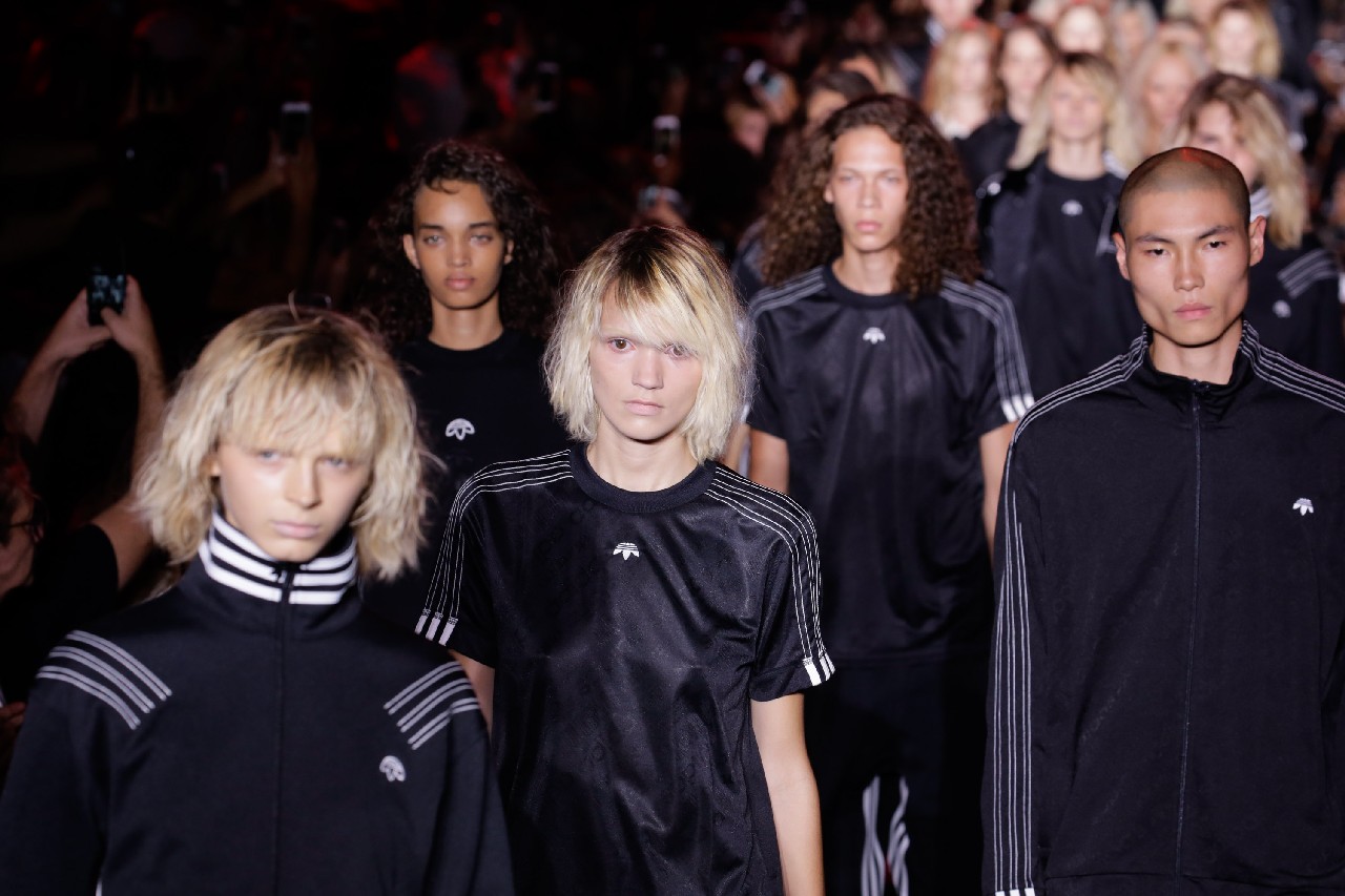 Alexander Wang adidas Originals: la collezione svelata in passerella a New York, video e foto