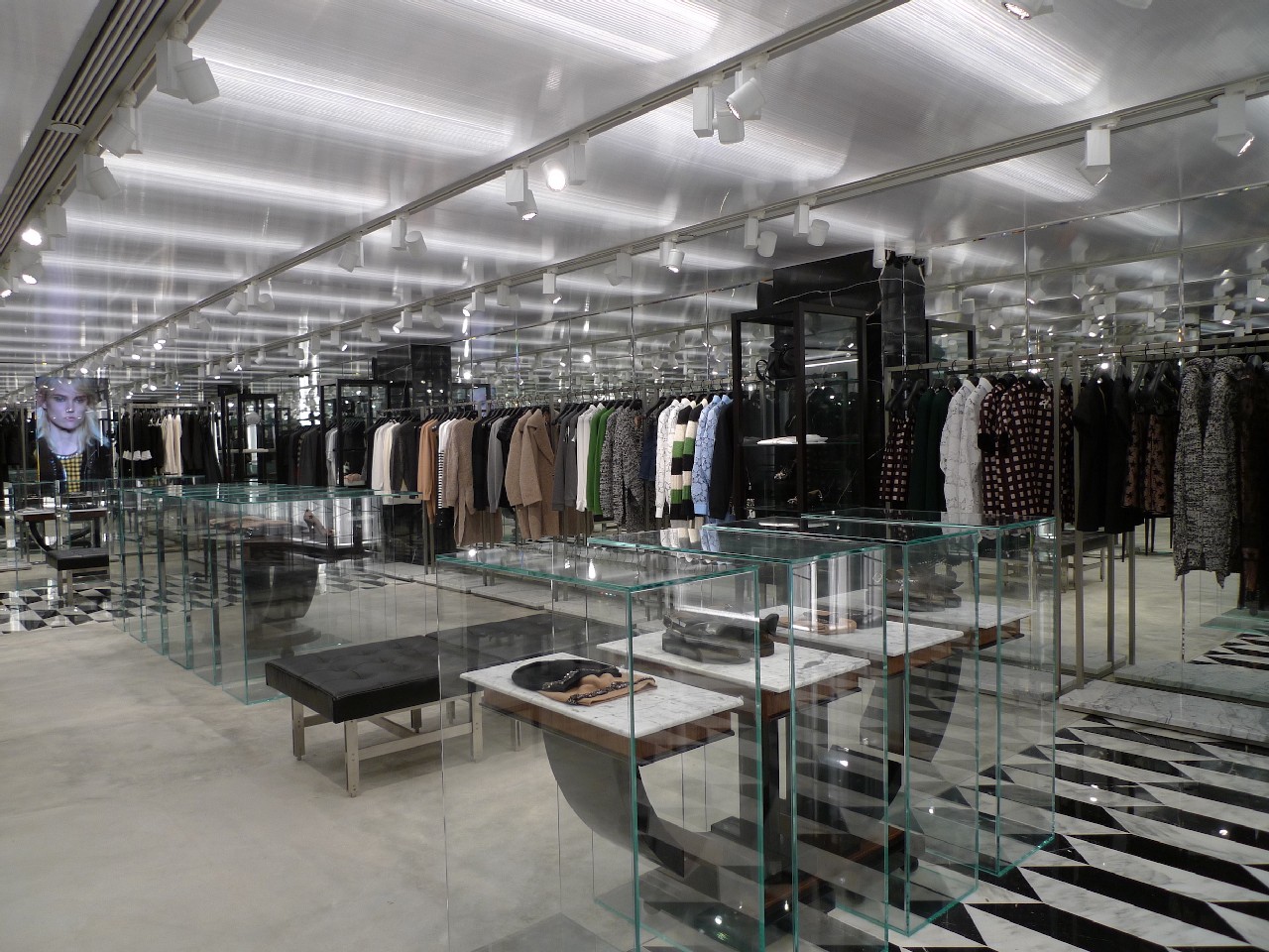 N°21 Hong Kong: aperto il nuovo flagship store, le foto