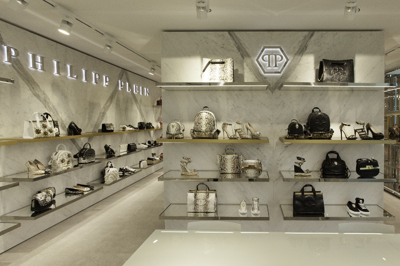 Philipp Plein showroom Milano: materiali raffinati e soluzioni architettoniche di grande impatto