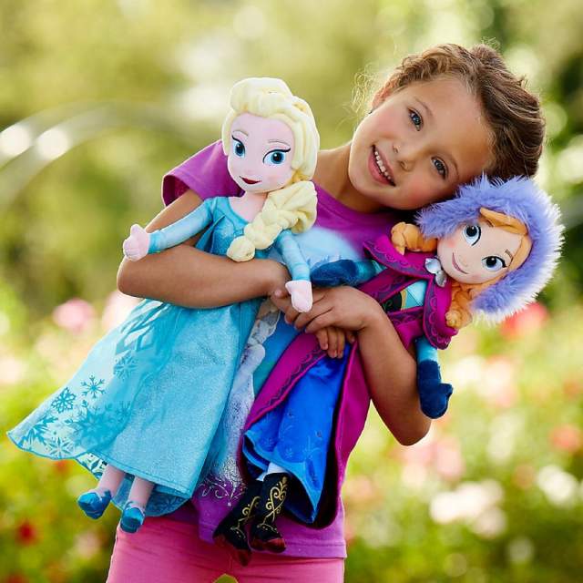 Frozen, la bambola peluche di Anna e Elsa