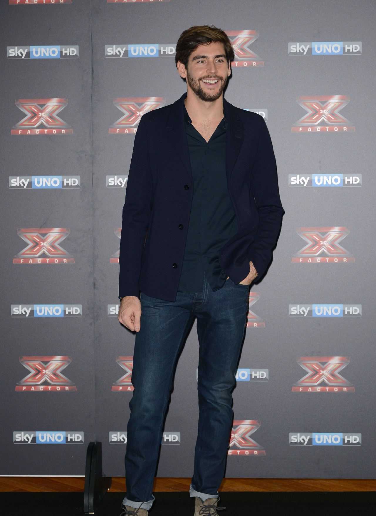 X Factor 2016 inizio live: Alessandro Cattelan e Alvaro Soler vestono Giorgio Armani
