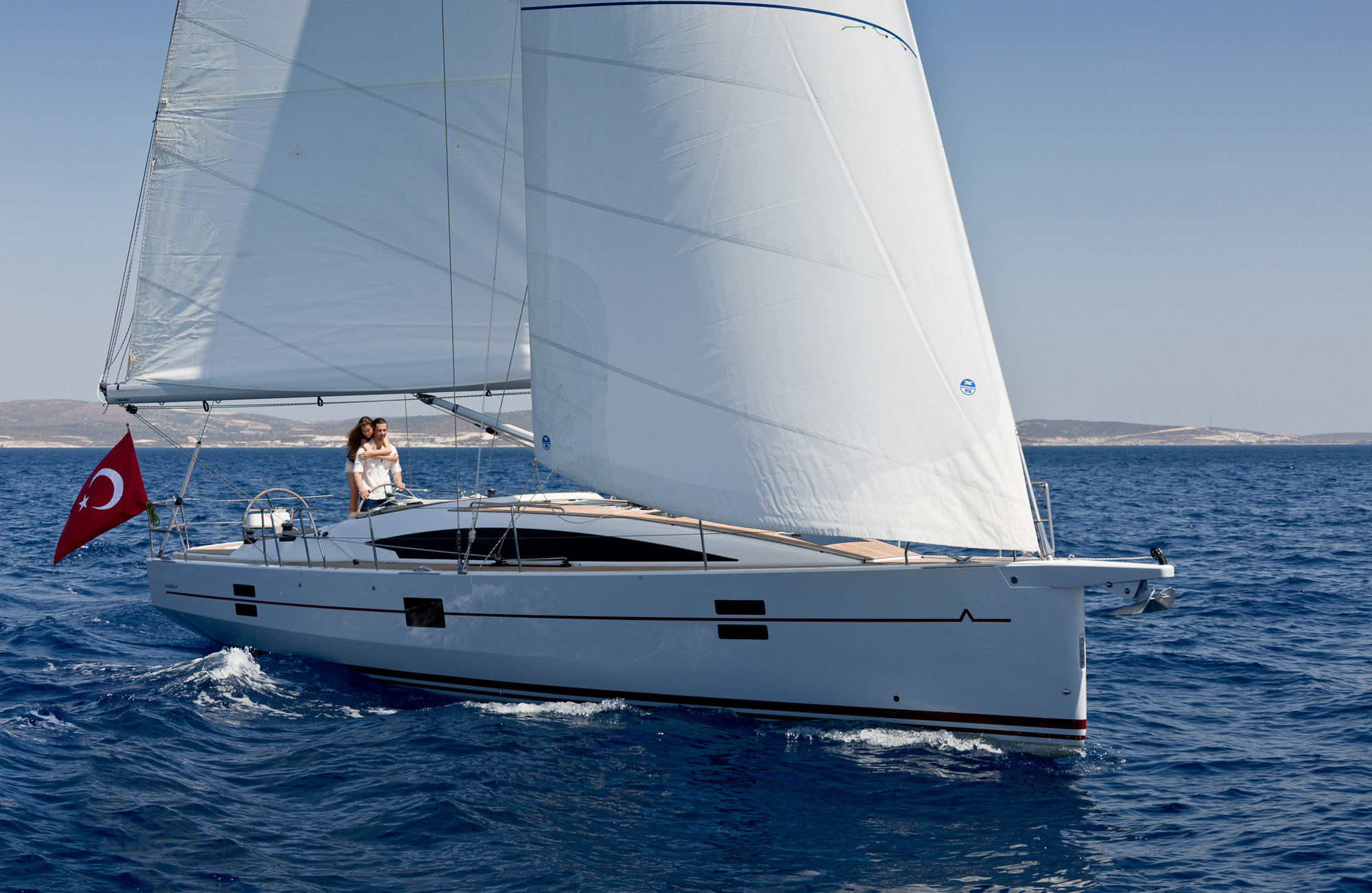 Yacht Azuree 41&#8242;: lo sport incontra il comfort