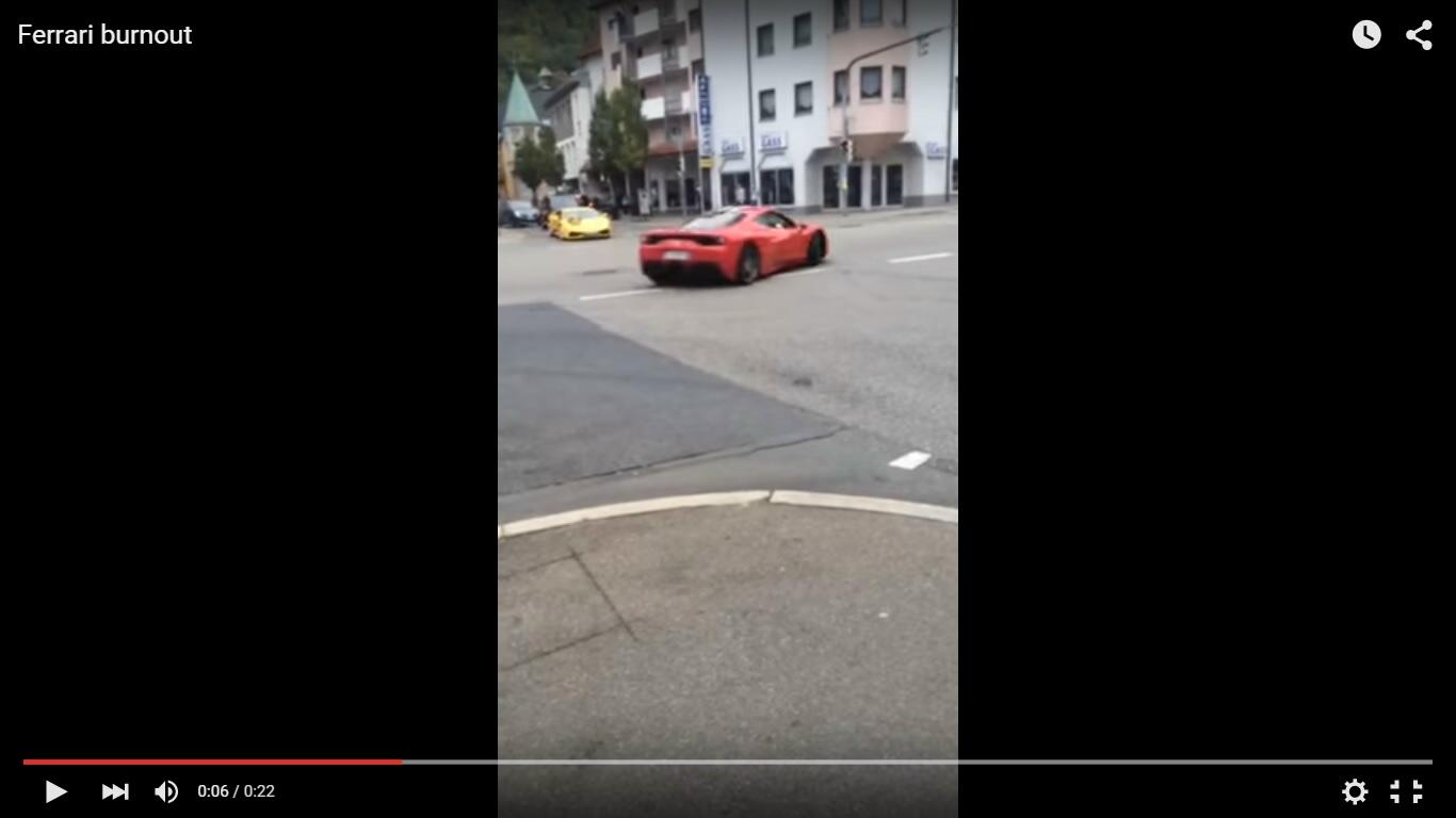 Burnout all&#8217;incrocio con la Ferrari 458 Speciale [Video]