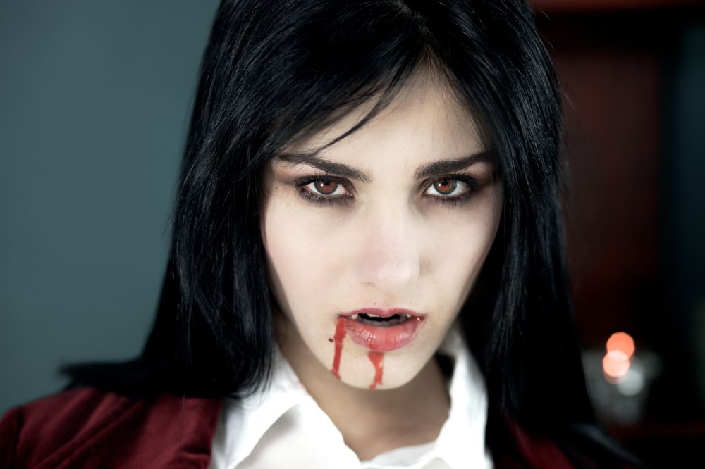 Come realizzare un costume fai da te da vampira per Halloween