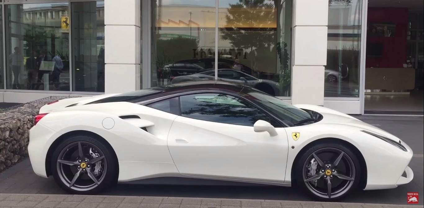 Ferrari 488 GTB bianca in posa [Video]