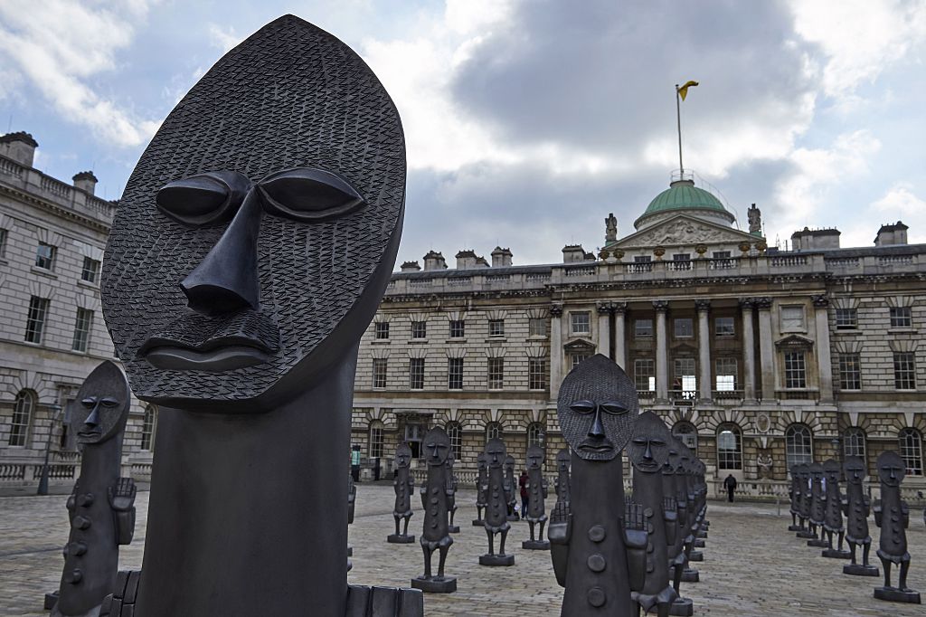 Londra, l&#8217;installazione di Zak Ove alla Somerset House