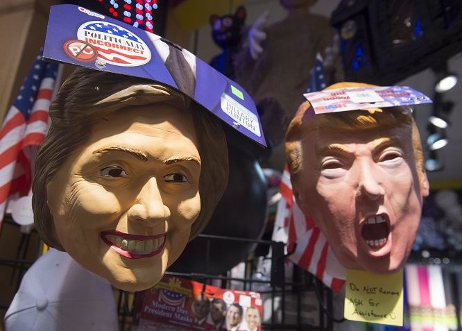 Halloween 2016, a ruba le maschere di Clinton e Trump