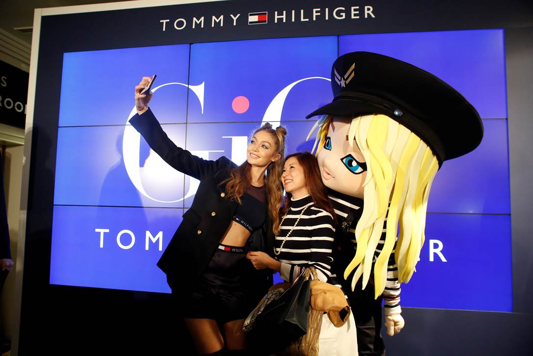 Tommy Hilfiger Gigi Hadid: la modella incontra i fans a Tokyo, le foto