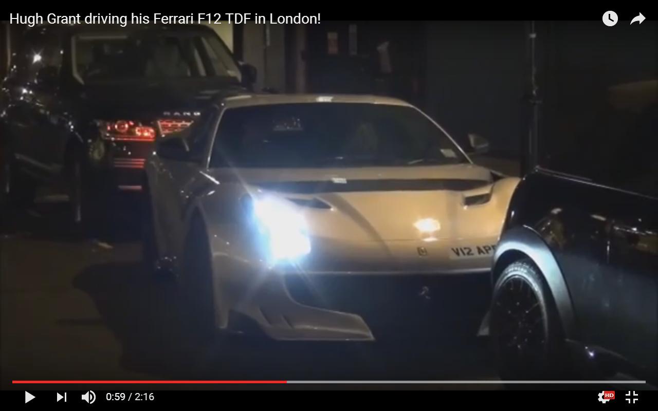 Hugh Grant guida la sua Ferrari F12tdf a Londra [Video]