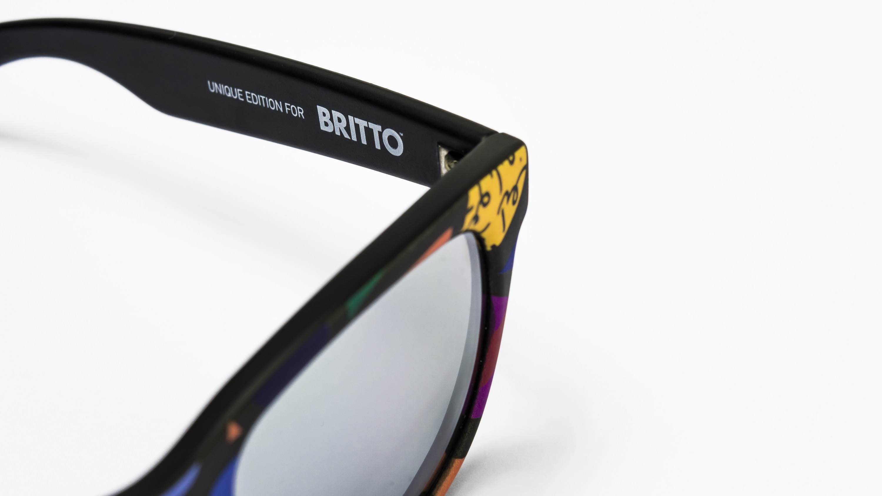 Italia Independent Romero Britto: la nuova capsule collection di occhiali da sole colour pop