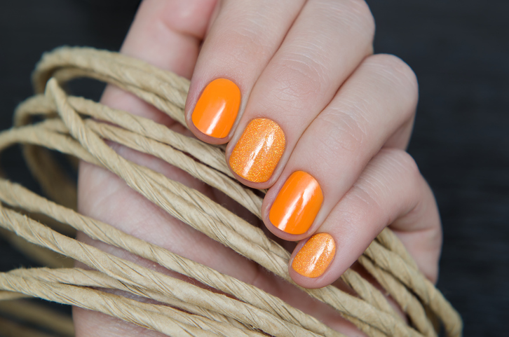 Nail art d&#8217;autunno arancione