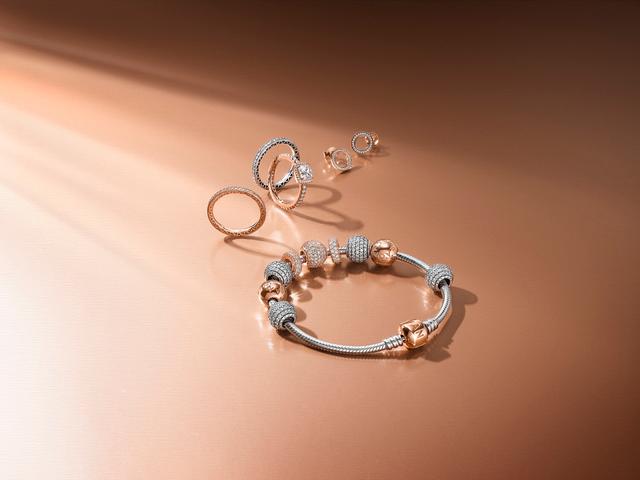 Pandora Rose: accessori di stile per illuminare il look