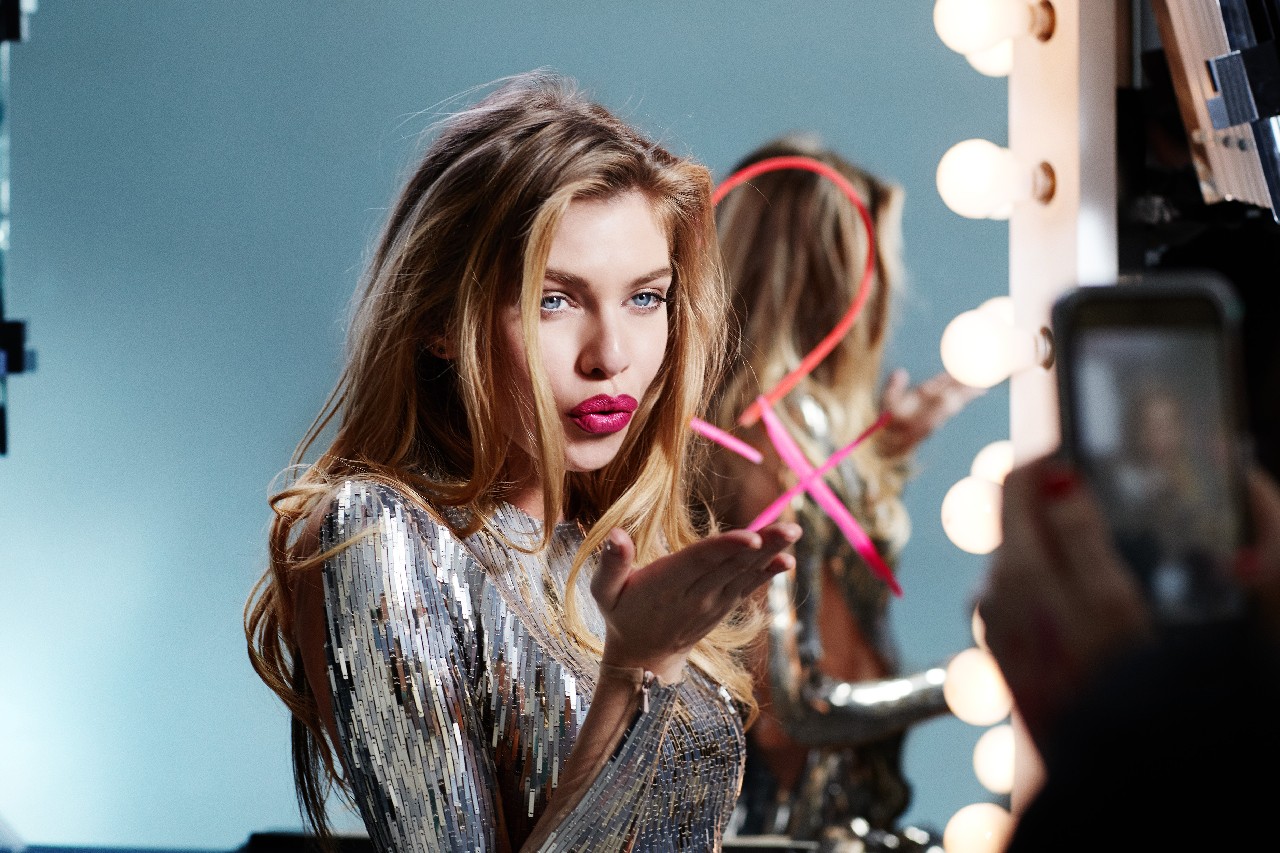 Max Factor Stella Maxwell: la nuova global ambassador del marchio