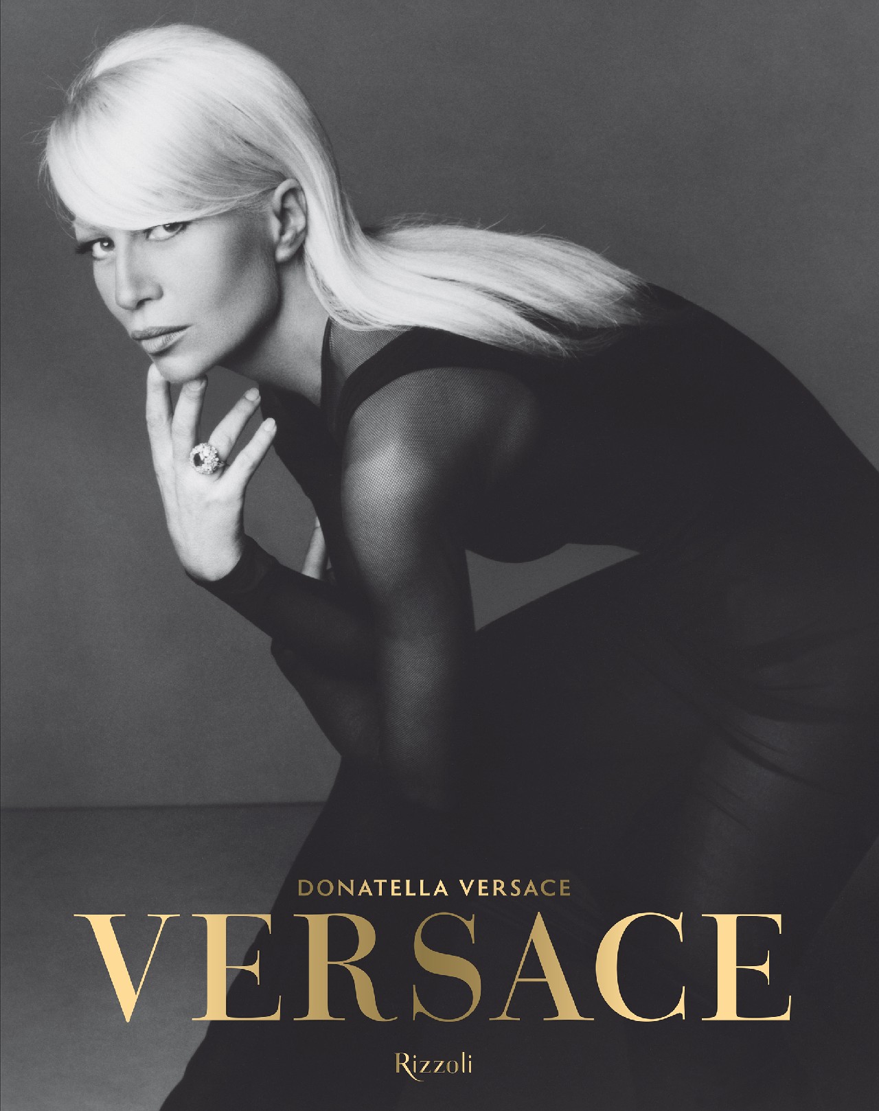 Versace Libro 2016 Donatella Versace: il racconto intimo e personale, l&#8217;energia, il lusso e il presente della maison