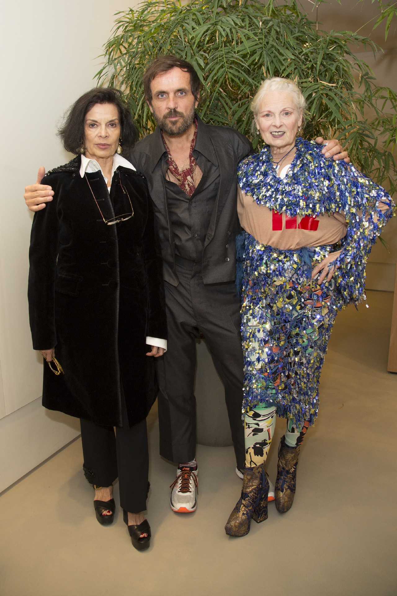 Vivienne Westwood Parigi: il party d&#8217;inaugurazione della nuova boutique con Christina Hendricks e Bianca Jagger, le foto dell&#8217;evento